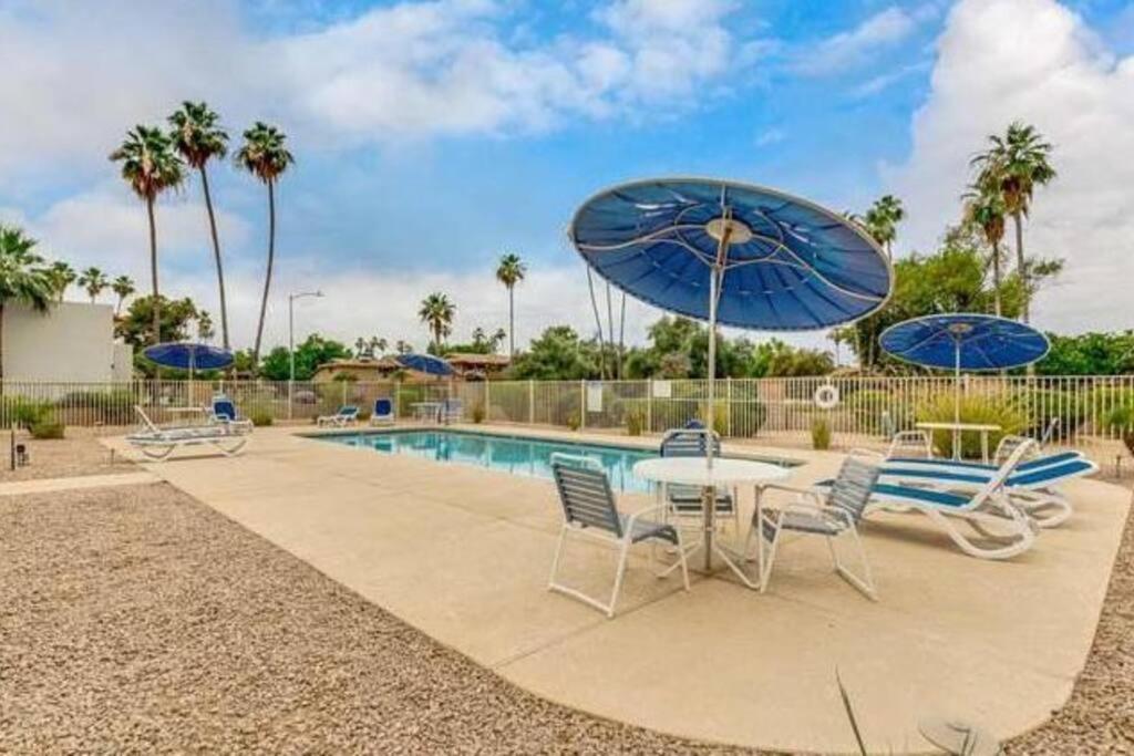 Casa Camelback Only 10min Walk To Oldtown W Pool, Patio, Smoker, Ping Pong Table Holiday home