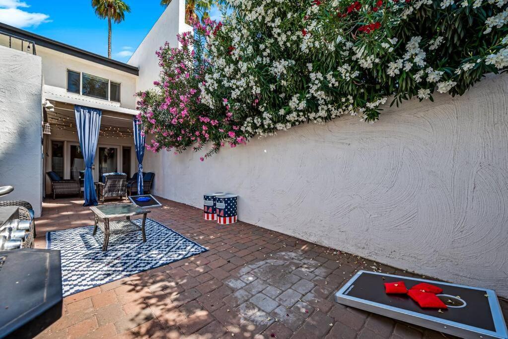 Casa Camelback Only 10min Walk To Oldtown W Pool, Patio, Smoker, Ping Pong Table Holiday home Scottsdale
