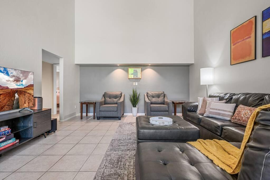 Casa Camelback Only 10min Walk To Oldtown W Pool, Patio, Smoker, Ping Pong Table *