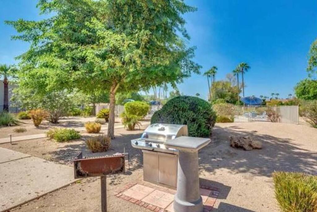 Casa Camelback Only 10min Walk To Oldtown W Pool, Patio, Smoker, Ping Pong Table *