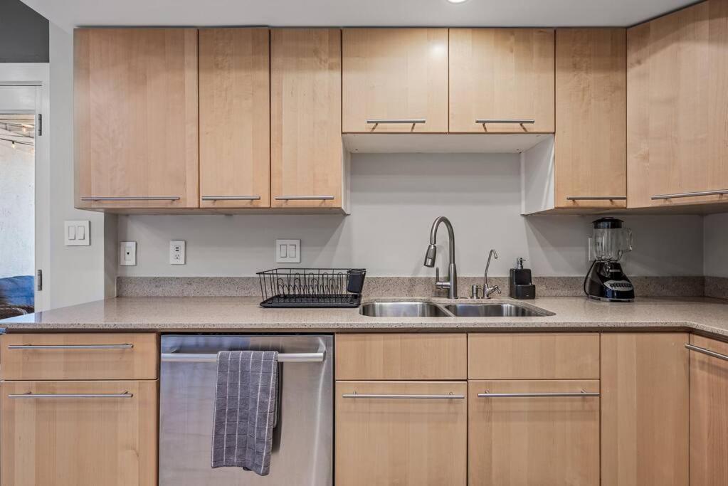 Casa Camelback Only 10min Walk To Oldtown W Pool, Patio, Smoker, Ping Pong Table