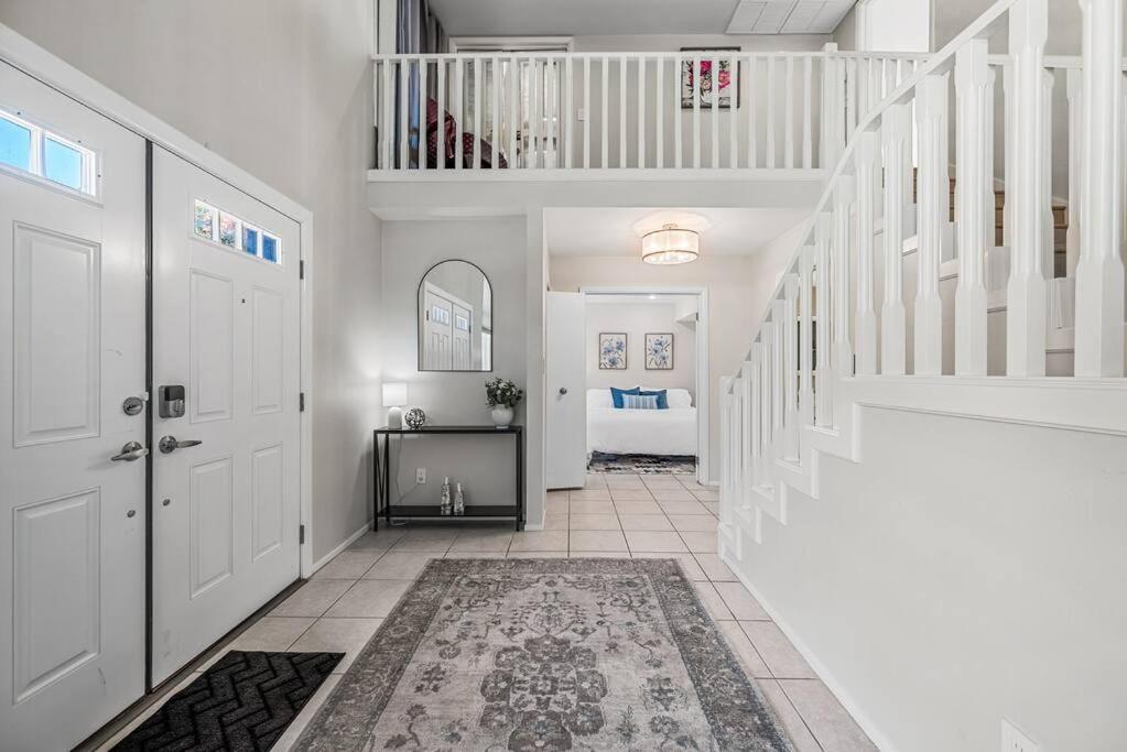 Casa Camelback Only 10min Walk To Oldtown W Pool, Patio, Smoker, Ping Pong Table Holiday home