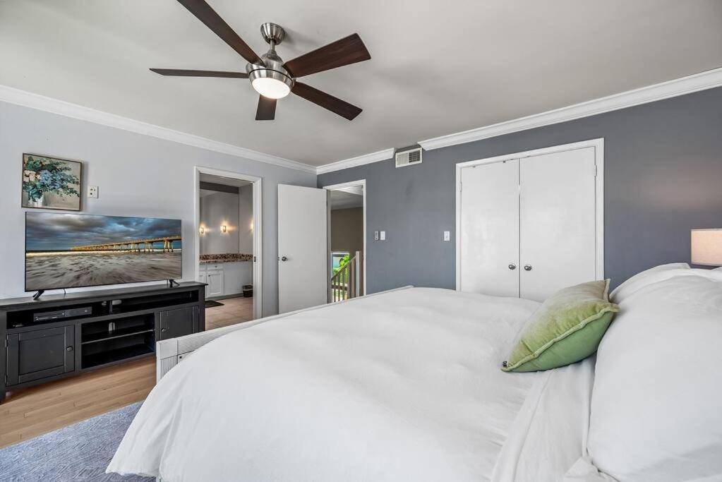 Casa Camelback Only 10min Walk To Oldtown W Pool, Patio, Smoker, Ping Pong Table Holiday home *