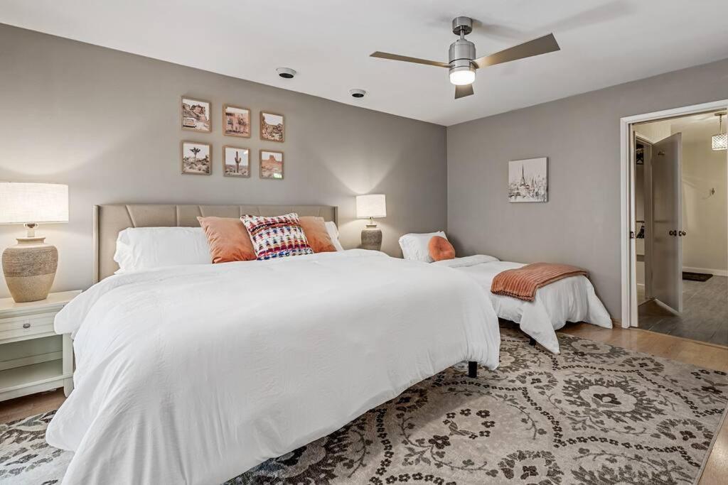 Holiday home Casa Camelback Only 10min Walk To Oldtown W Pool, Patio, Smoker, Ping Pong Table Scottsdale