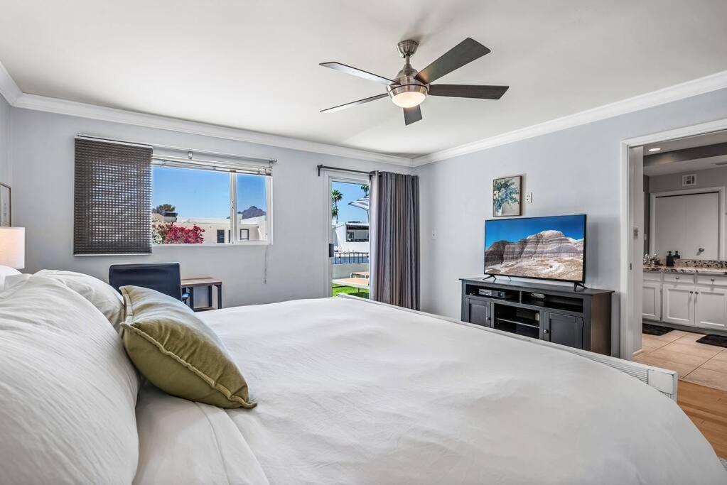 Casa Camelback Only 10min Walk To Oldtown W Pool, Patio, Smoker, Ping Pong Table Holiday home