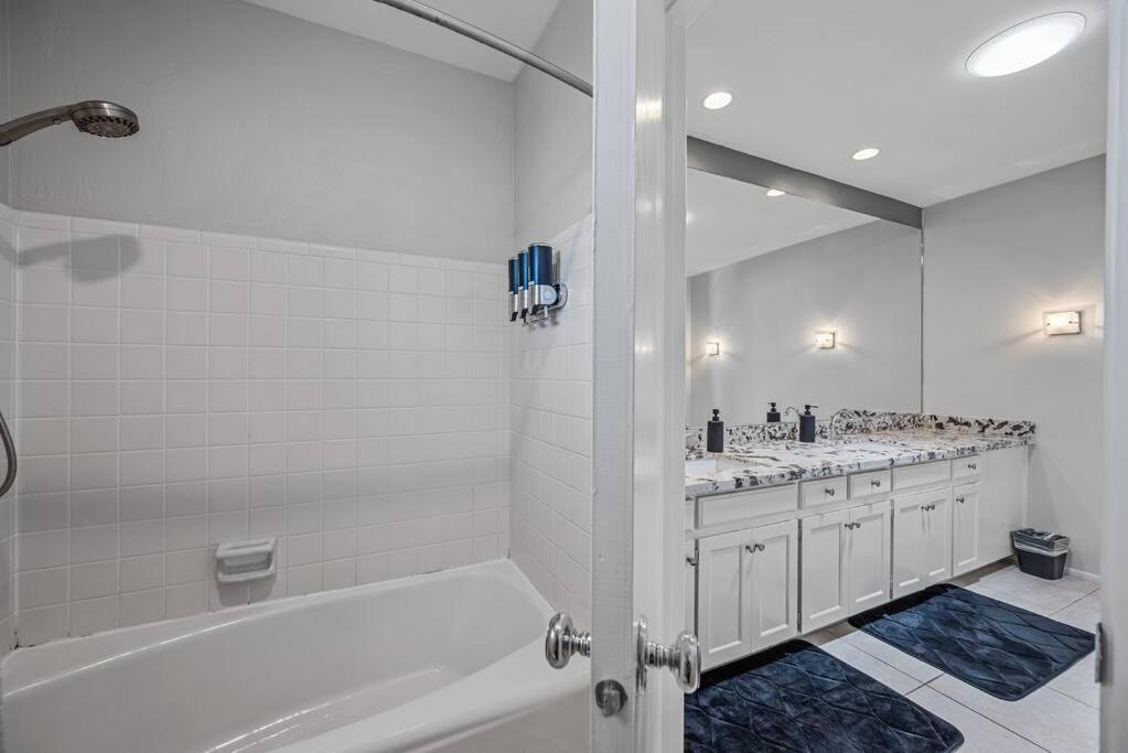 Casa Camelback Only 10min Walk To Oldtown W Pool, Patio, Smoker, Ping Pong Table